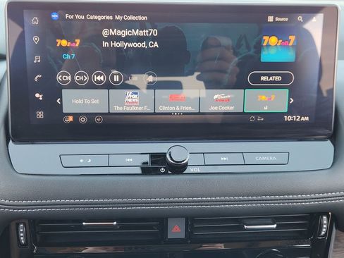 Used 2024 Nissan Rogue Platinum image 12