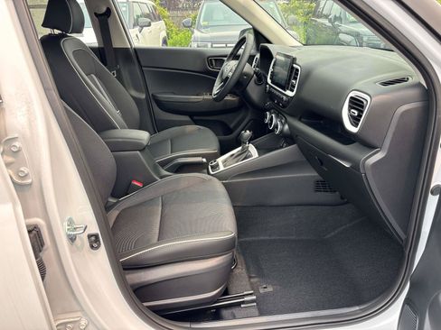 Used 2026 Hyundai Venue SEL FWD image 13