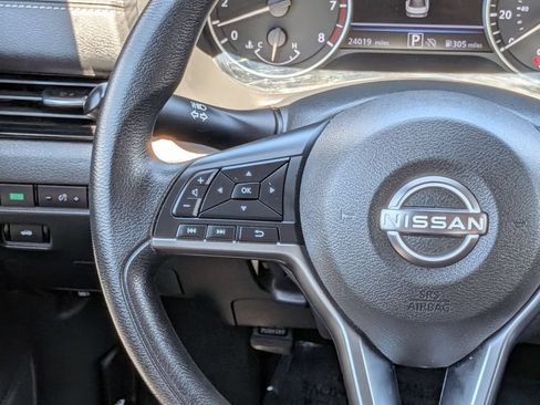 Used 2025 Nissan Sentra SV FWD image 17