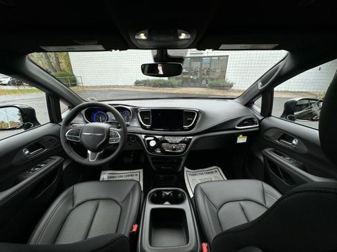 New 2026 Chrysler Pacifica Select image 17