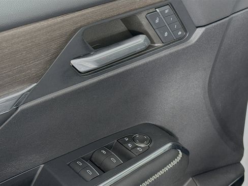 Used 2024 GMC Acadia Denali image 18