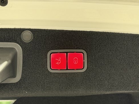 Used 2015 Mercedes-Benz S 63 AMG 4MATIC Sedan w/ Driver Assistance Package image 34