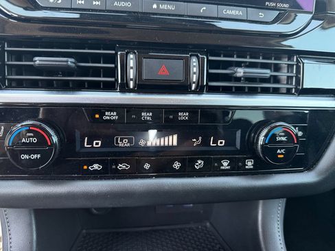 Used 2025 Nissan Pathfinder SV FWD image 18