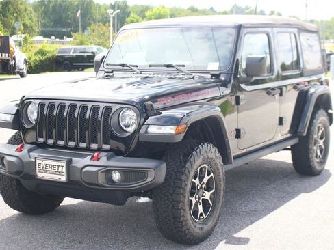 Used 2018 Jeep Wrangler Unlimited Rubicon w/ Cold Weather Group image 3