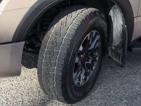 Used 2023 Nissan Titan PRO-4X w/ Pro-4x Convenience Package image 50