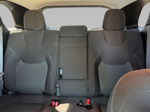 Used 2019 Jeep Cherokee Latitude w/ Popular Appearance Group image 13
