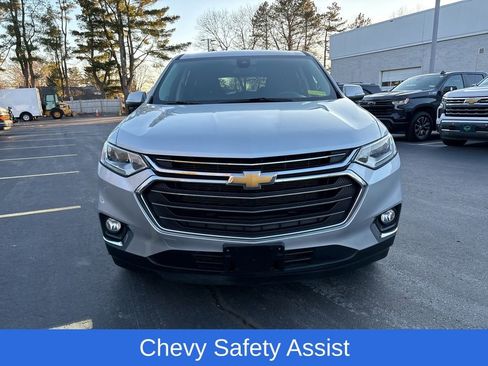 Used 2021 Chevrolet Traverse LT image 3