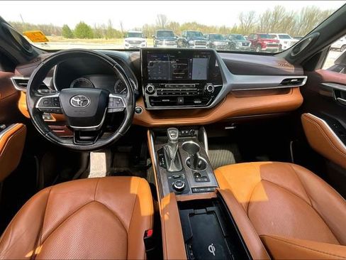 Used 2020 Toyota Highlander Platinum image 7