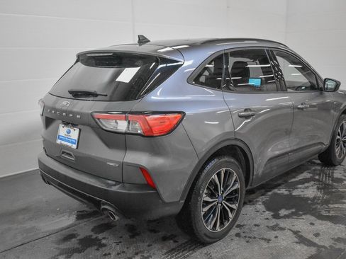 Used 2022 Ford Escape SE w/ SE Sport Appearance Package image 5