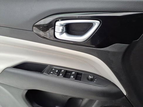 Used 2023 Jeep Compass Limited image 16