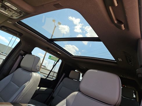 Used 2022 GMC Yukon SLT w/ SLT Premium Package AWD/4WD image 14