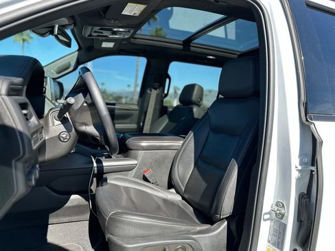 Used 2022 Chevrolet Suburban Z71 w/ Luxury Package image 5