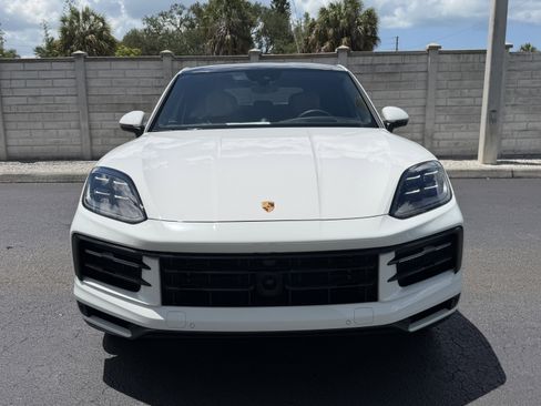 Certified 2024 Porsche Cayenne S AWD/4WD image 11