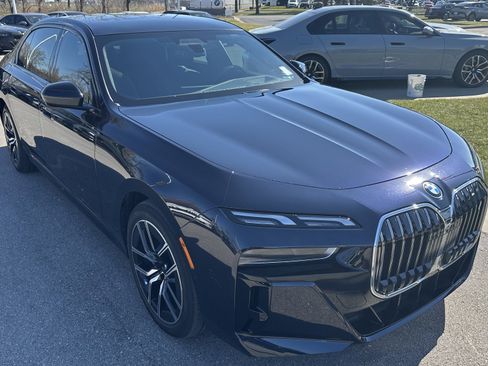 Used 2024 BMW i7 xDrive60 image 2