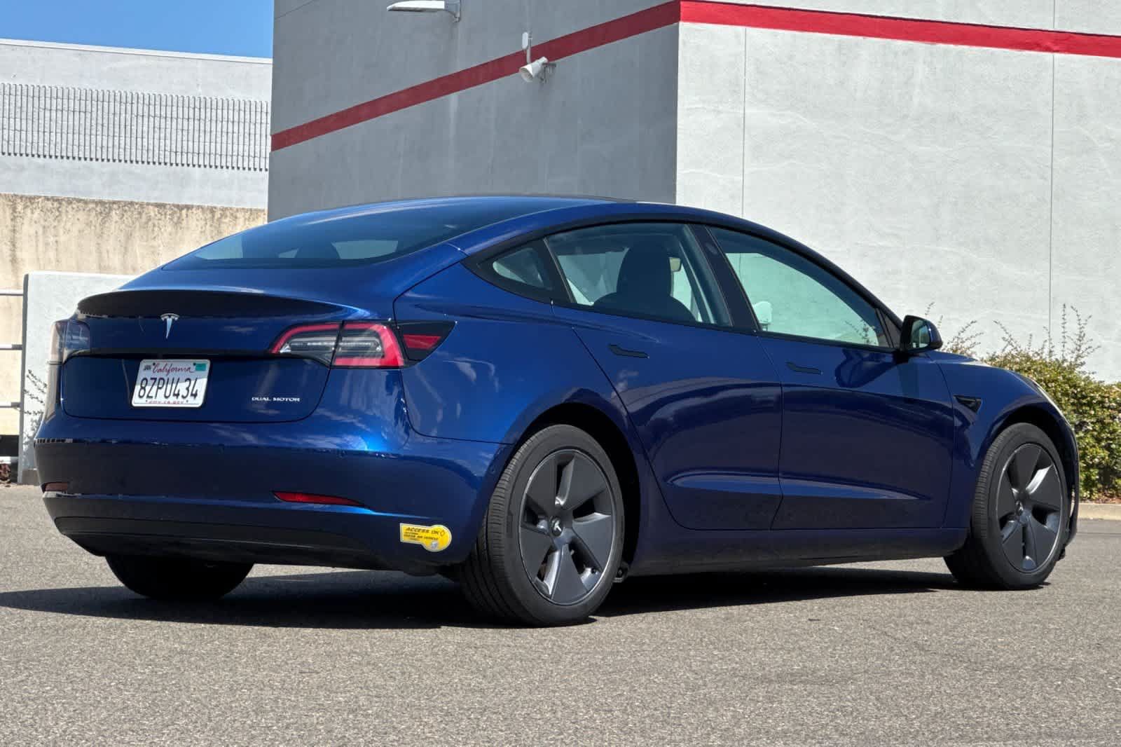 Used 2022 Tesla Model 3 Long Range AWD/4WD image 2