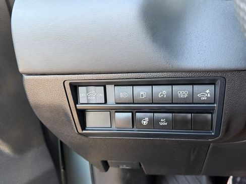 Used 2024 Toyota Tundra Platinum AWD/4WD image 31