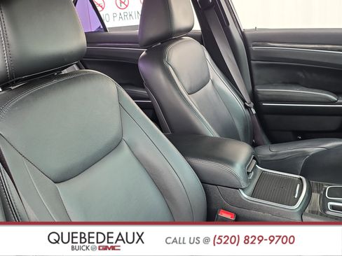 Used 2017 Chrysler 300 Limited image 27