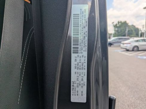 Used 2017 Jeep Wrangler Unlimited Sahara w/ Connectivity Group AWD/4WD image 30