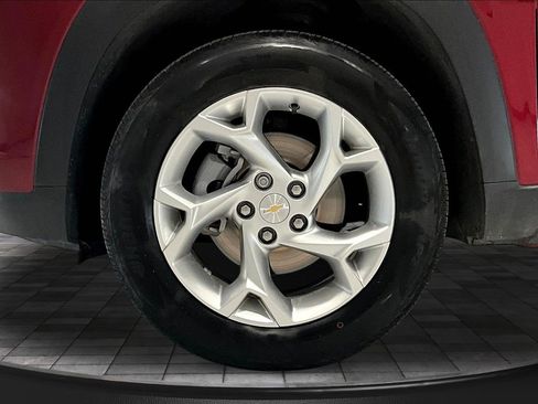 Used 2025 Chevrolet Trax LS w/ LS Convenience Package FWD image 32
