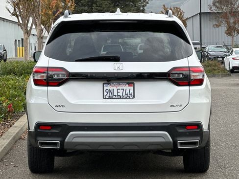 Used 2025 Honda Pilot Elite image 5