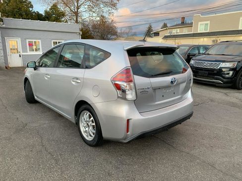 Used 2016 Toyota Prius V Five image 7