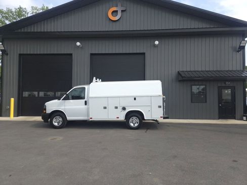 Used 2019 Chevrolet Express 3500 image 22