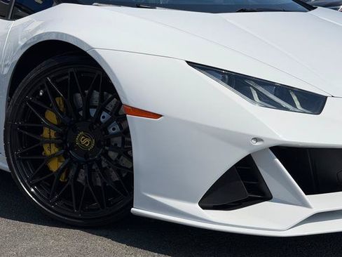 Used 2019 Lamborghini Huracan LP 580-2 RWD image 17