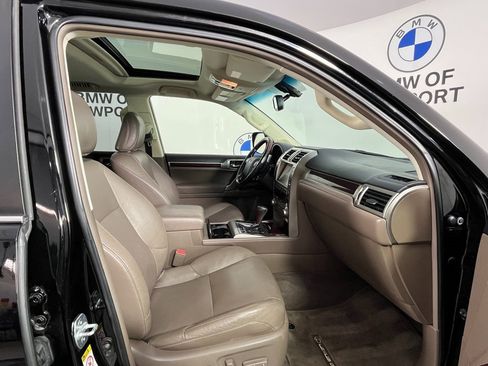 Used 2018 Lexus GX 460 image 24