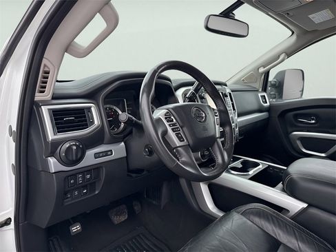 Used 2018 Nissan Titan PRO-4X image 18