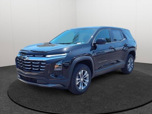 New 2026 Chevrolet Equinox LT w/ Convenience Package II AWD/4WD image 3