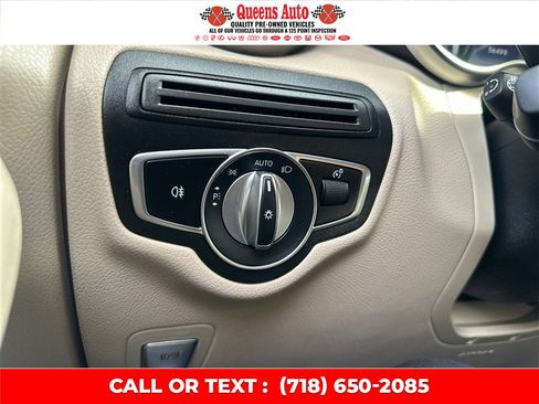 Used 2019 Mercedes-Benz GLC 300 4MATIC w/ Premium Package image 22