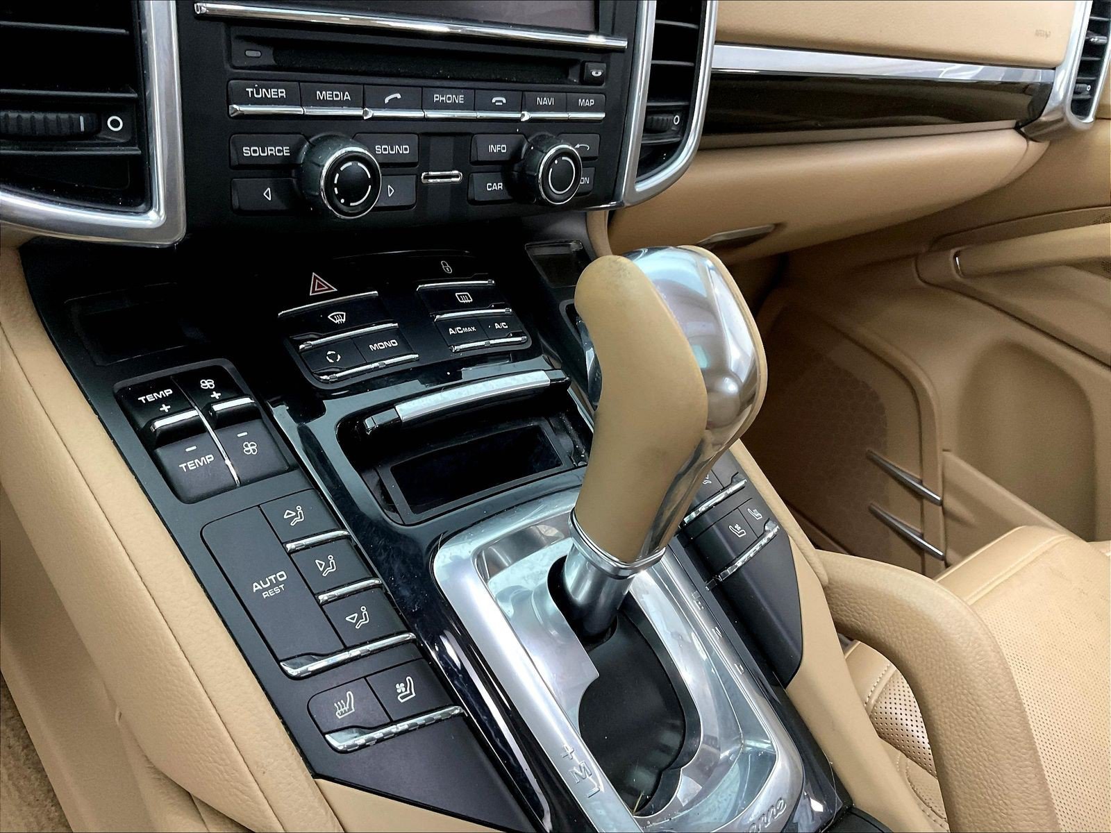 Used 2012 Porsche Cayenne AWD/4WD image 38