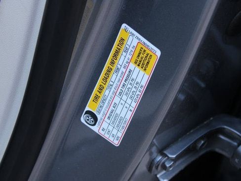 Used 2022 Buick Envision Avenir w/ Technology Package II image 32