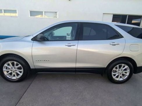 Certified 2019 Chevrolet Equinox LS w/ LS Convenience Package FWD image 5
