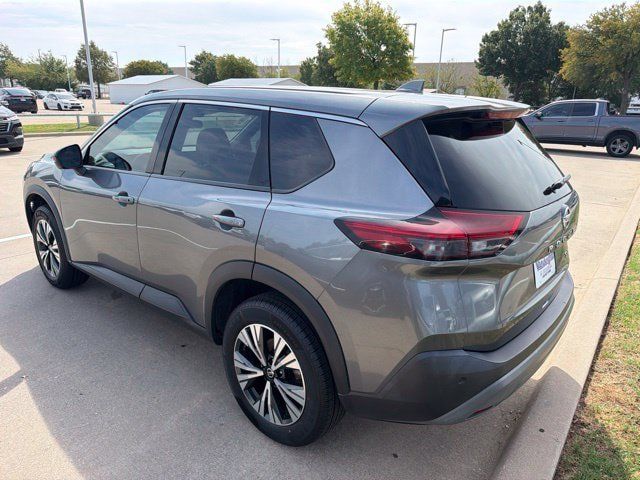 Used 2021 Nissan Rogue SV FWD image 2
