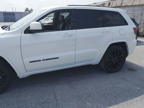 Used 2021 Jeep Grand Cherokee Laredo X RWD image 2