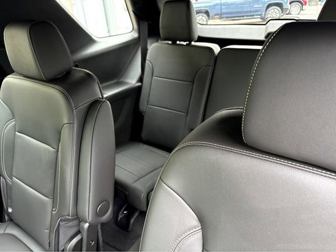Used 2023 Chevrolet Traverse LT FWD image 24
