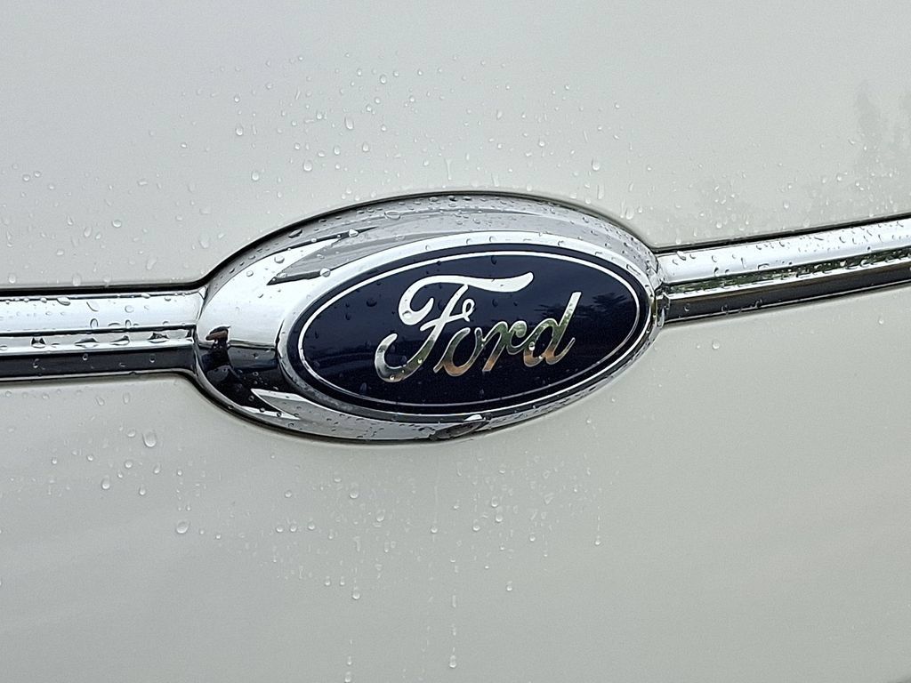 Certified 2018 Ford Taurus Limited AWD/4WD image 30