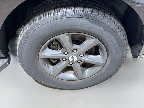 Used 2020 Ford Expedition XLT w/ FX4 Off-Road Package image 30