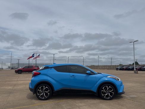 Used 2019 Toyota C-HR XLE FWD image 27