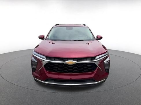 Used 2025 Chevrolet Trax LT FWD image 4