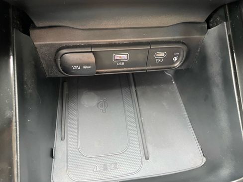 Used 2024 Kia Telluride EX w/ EX Captain's Chair Package FWD image 13