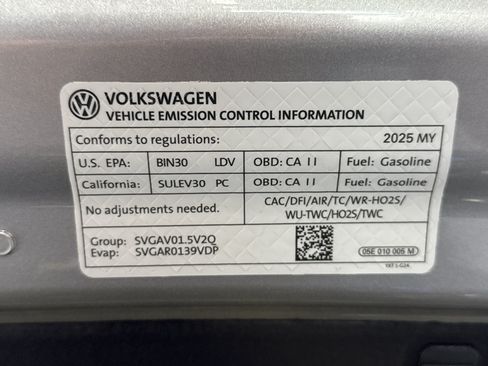 Used 2025 Volkswagen Jetta SE FWD image 34