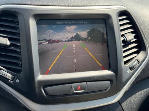 Used 2016 Jeep Cherokee Limited FWD image 26