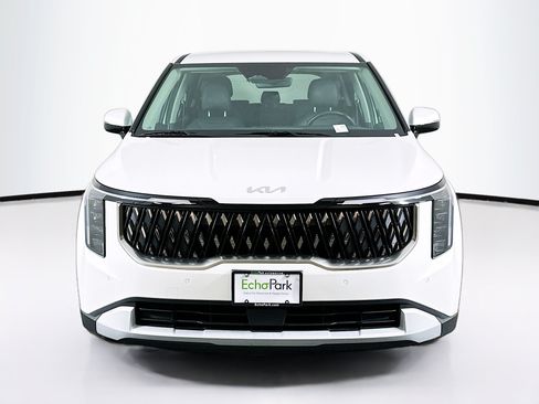 Used 2026 Kia Carnival FWD image 2