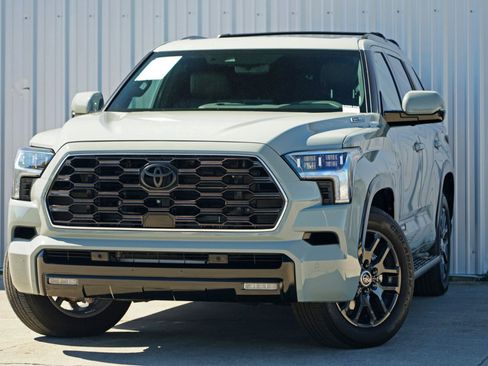 Used 2024 Toyota Sequoia Platinum image 3