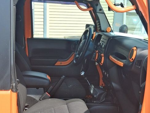Used 2012 Jeep Wrangler Sahara w/ Dual Top Group AWD/4WD image 13
