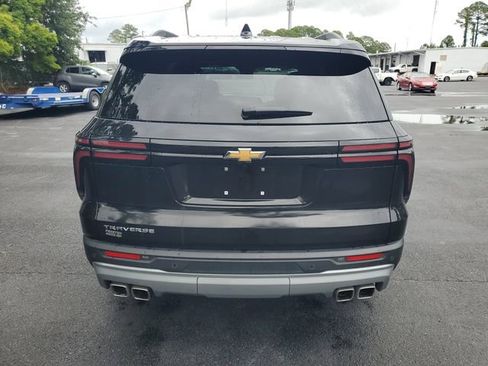 Used 2025 Chevrolet Traverse LT FWD image 5