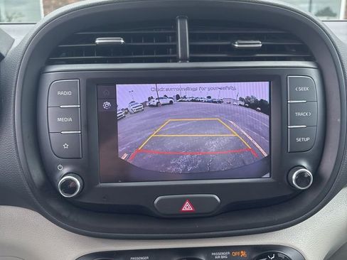 Used 2022 Kia Soul LX w/ Technology Package image 15