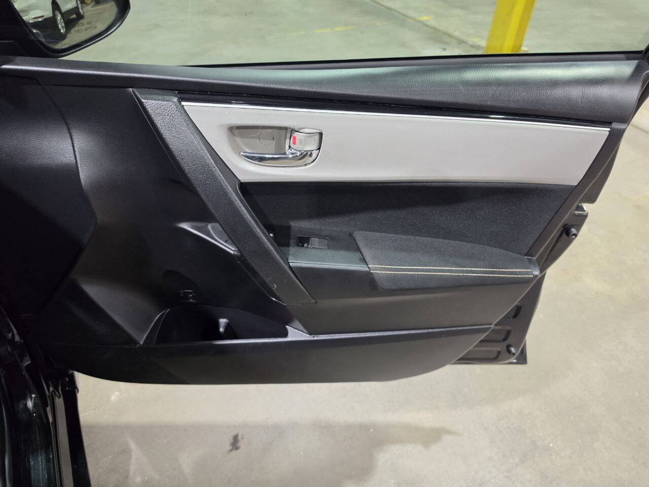 Used 2019 Toyota Corolla LE FWD image 32